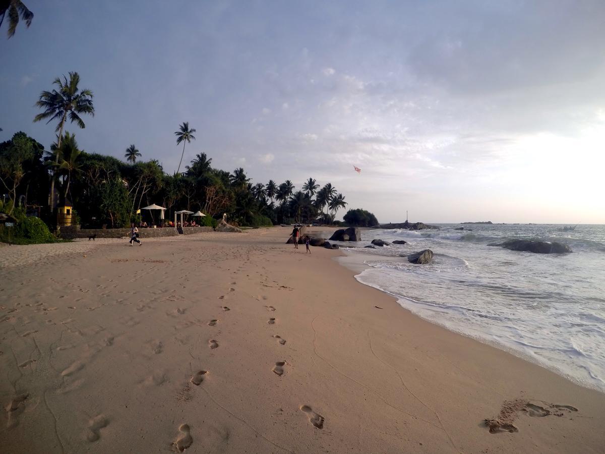 Ramon Beach Resort Амбалангода Екстериор снимка