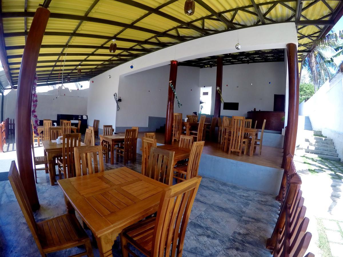 Ramon Beach Resort Амбалангода Екстериор снимка
