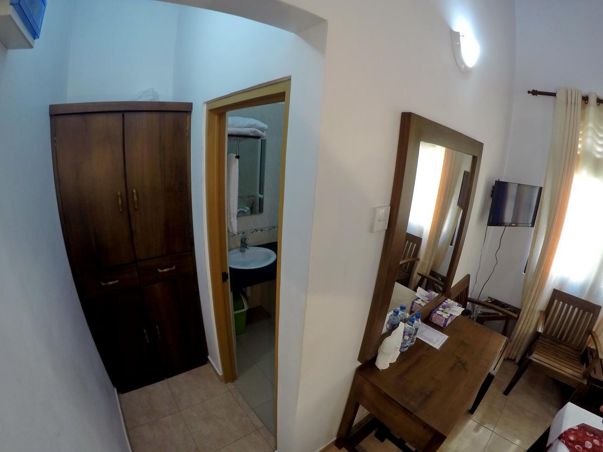 Ramon Beach Resort Амбалангода Екстериор снимка