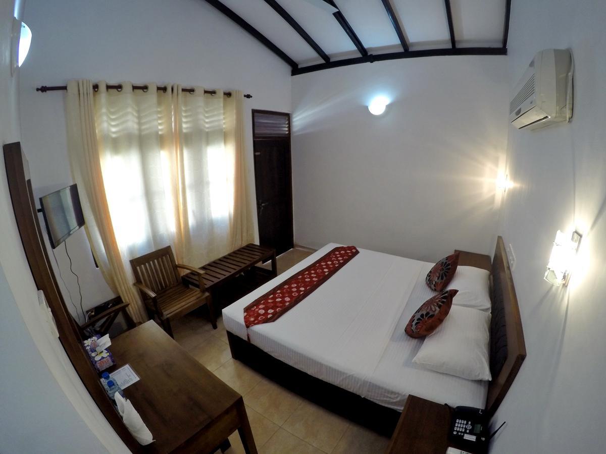 Ramon Beach Resort Амбалангода Екстериор снимка