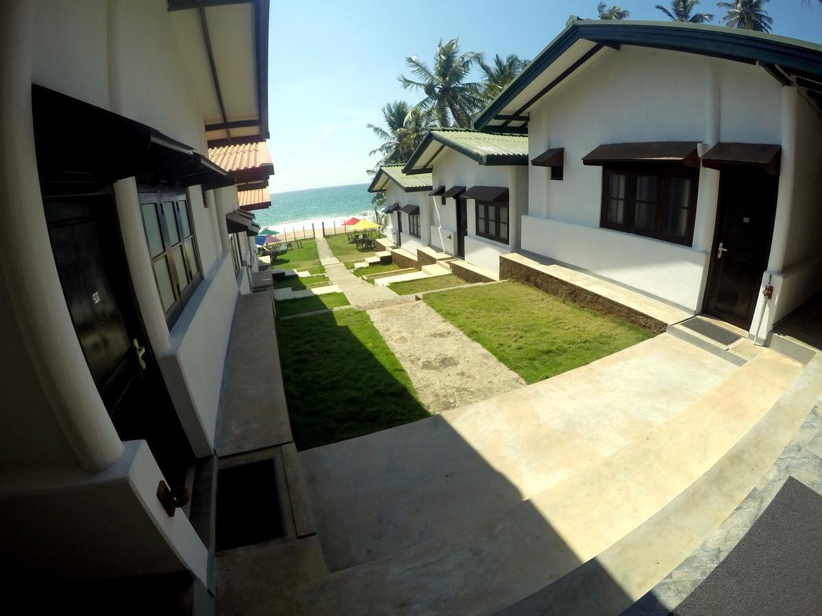 Ramon Beach Resort Амбалангода Екстериор снимка
