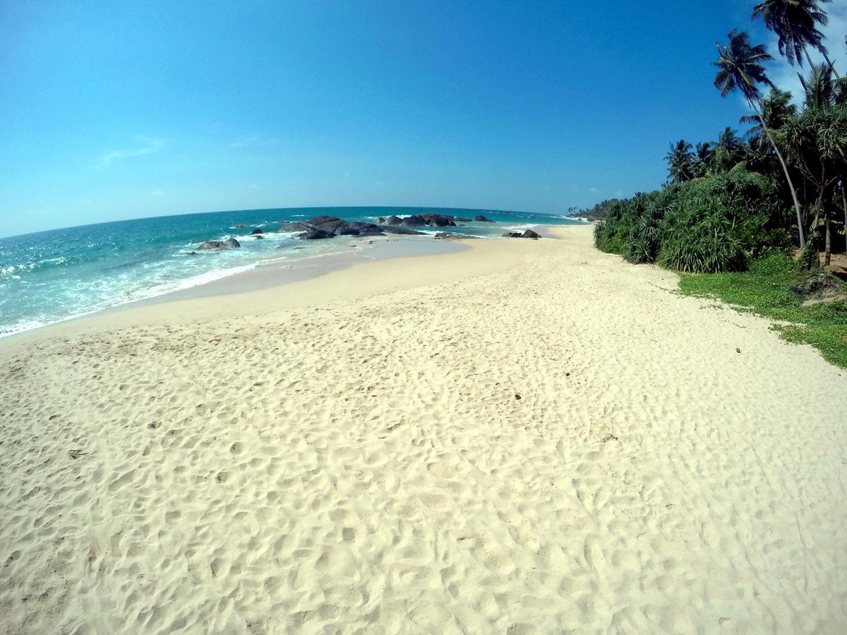 Ramon Beach Resort Амбалангода Екстериор снимка