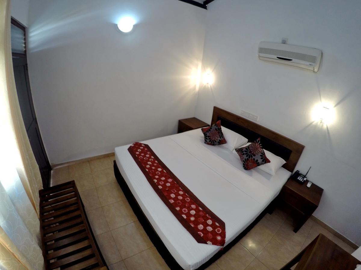 Ramon Beach Resort Амбалангода Екстериор снимка
