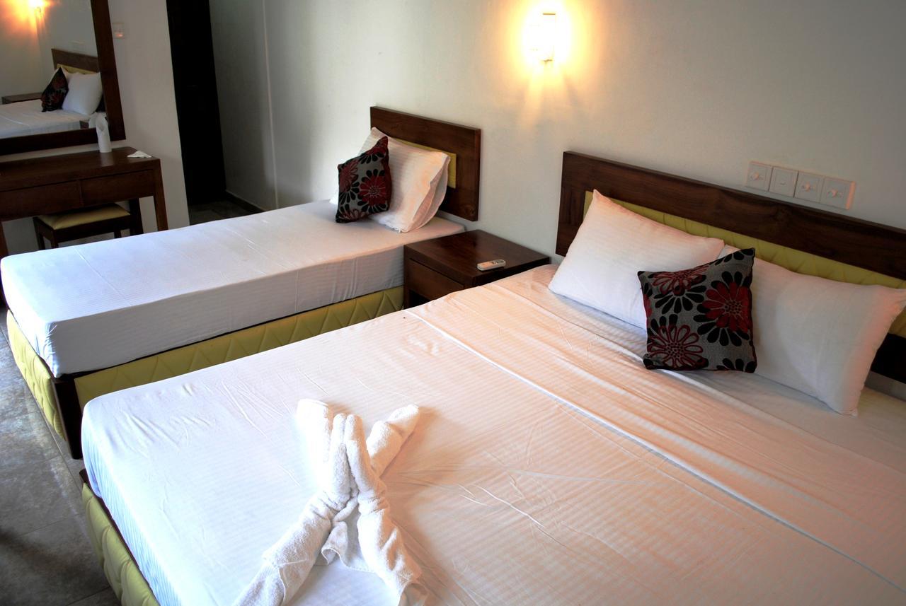 Ramon Beach Resort Амбалангода Екстериор снимка
