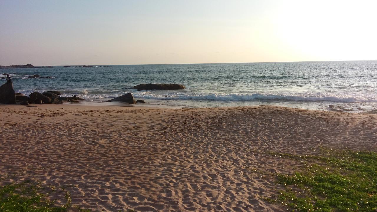 Ramon Beach Resort Амбалангода Екстериор снимка