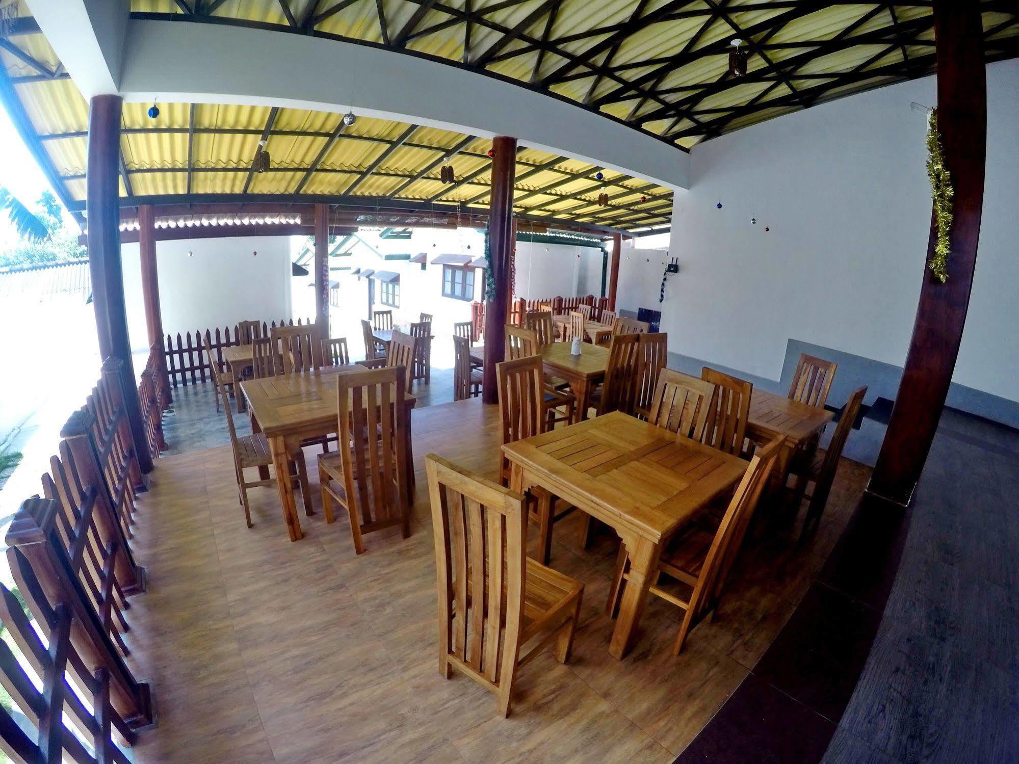 Ramon Beach Resort Амбалангода Екстериор снимка