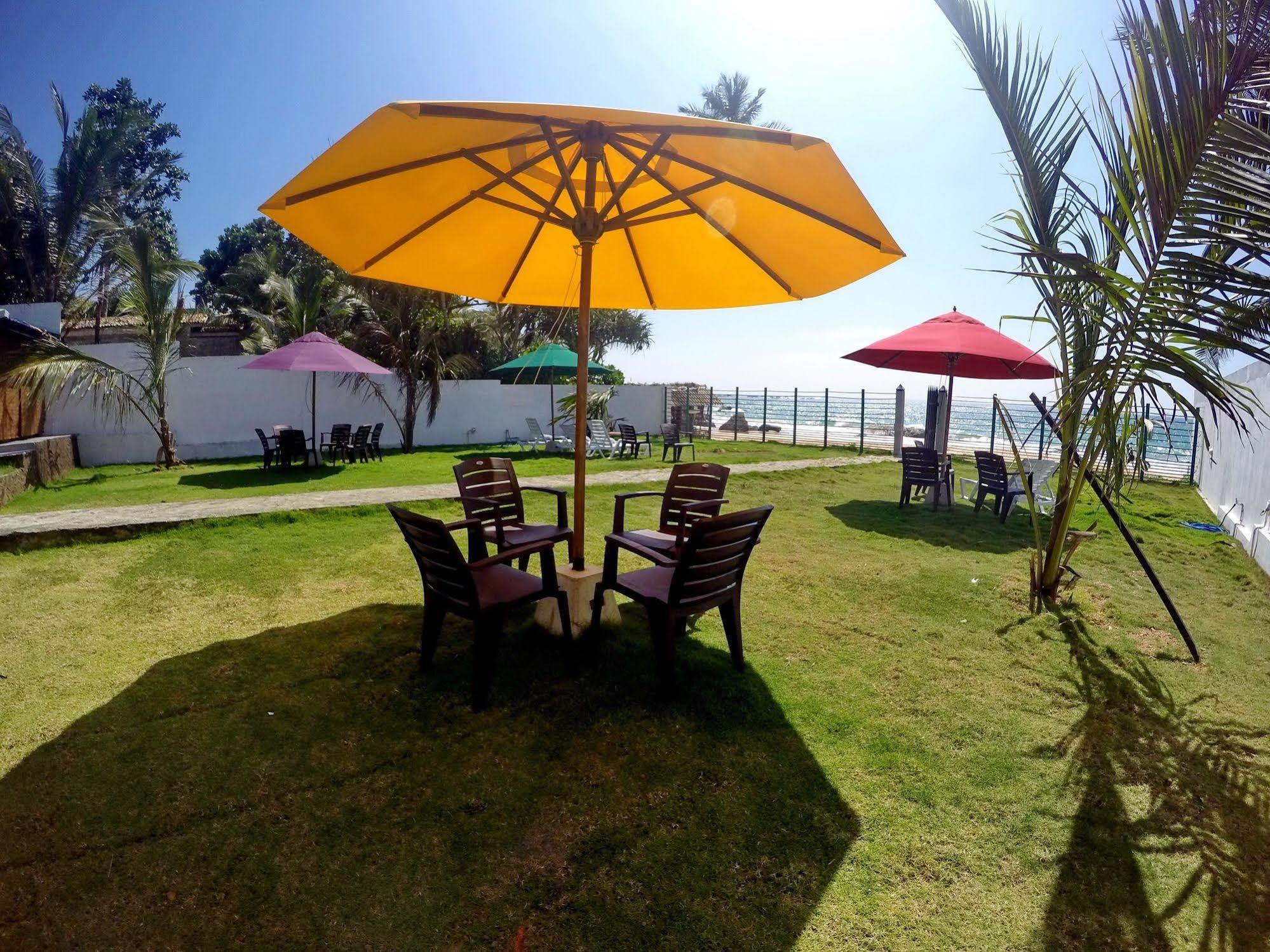 Ramon Beach Resort Амбалангода Екстериор снимка