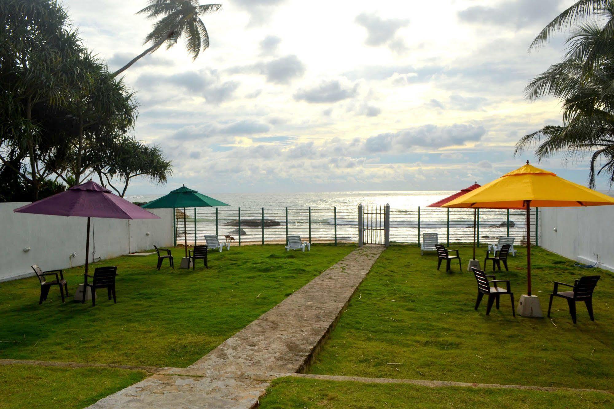 Ramon Beach Resort Амбалангода Екстериор снимка