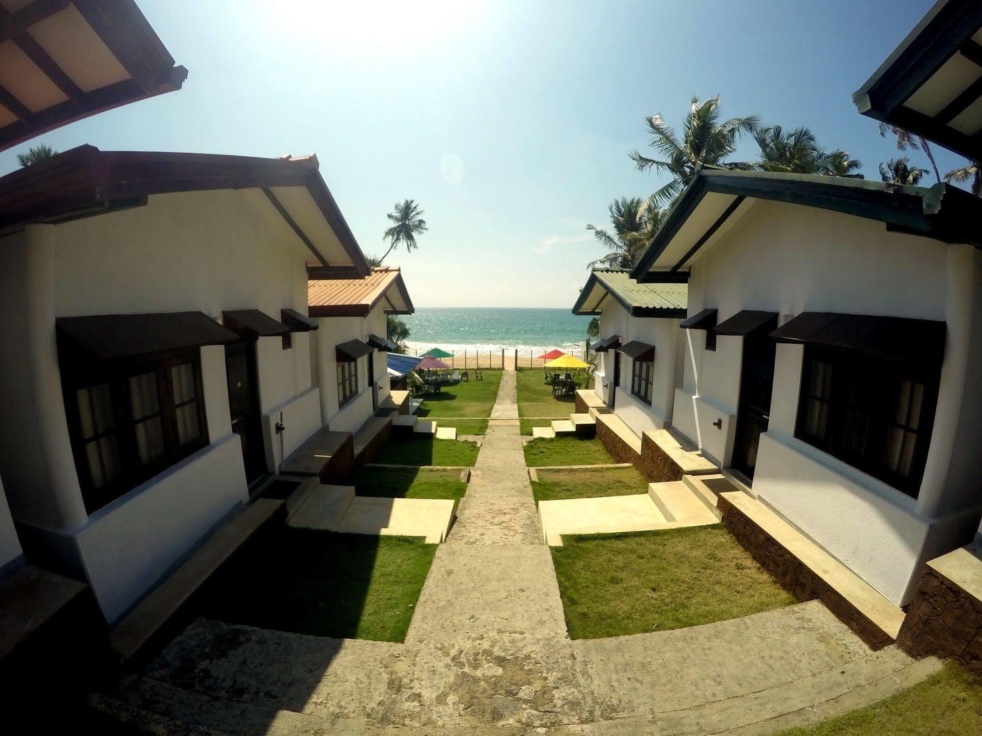 Ramon Beach Resort Амбалангода Екстериор снимка