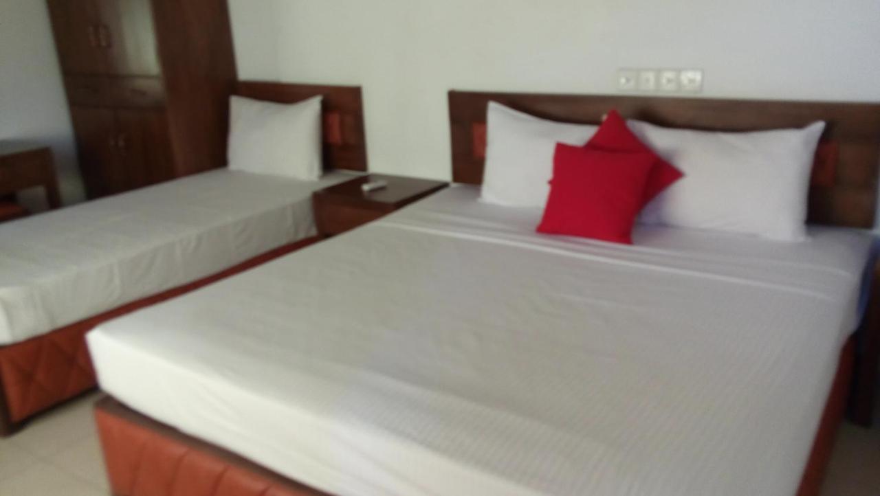 Ramon Beach Resort Амбалангода Екстериор снимка